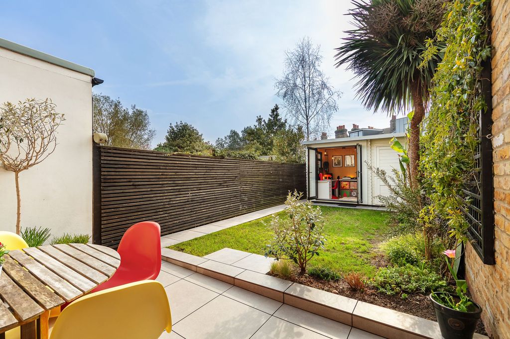 Property photo 2 of 17