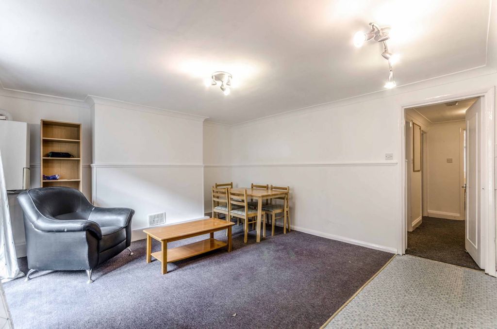 Property photo 3 of 12