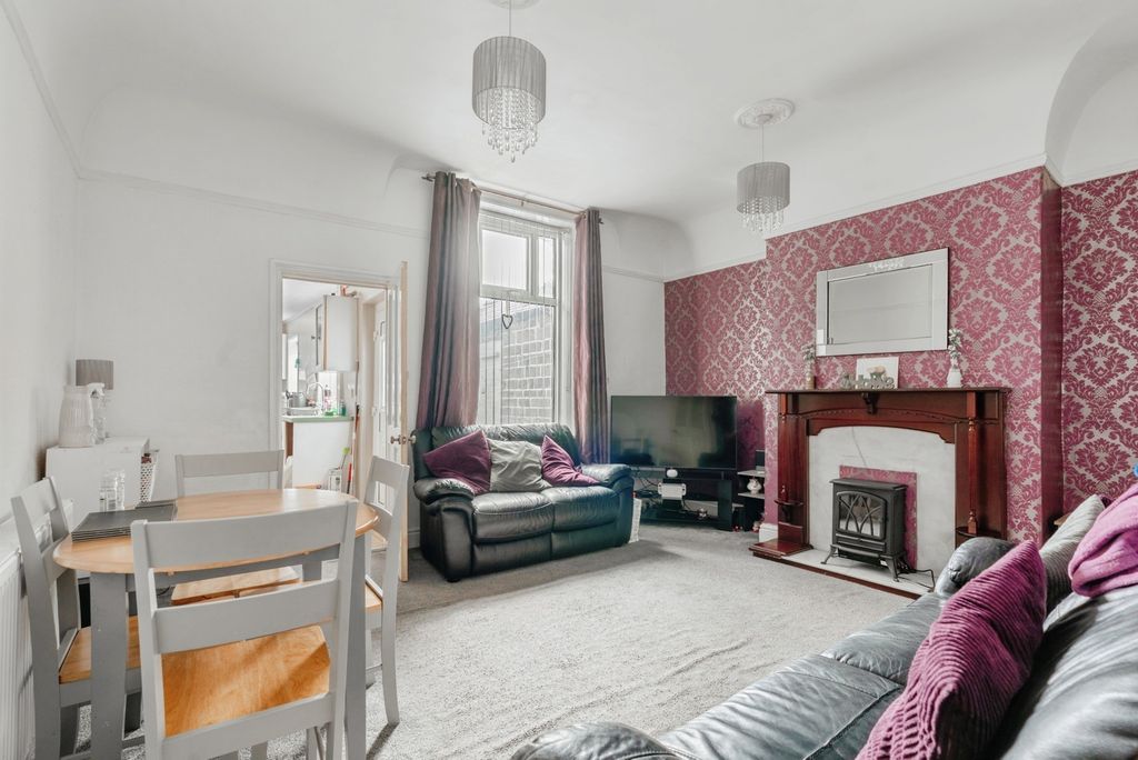 Property photo 3 of 18 Pbox-Img.Jpg