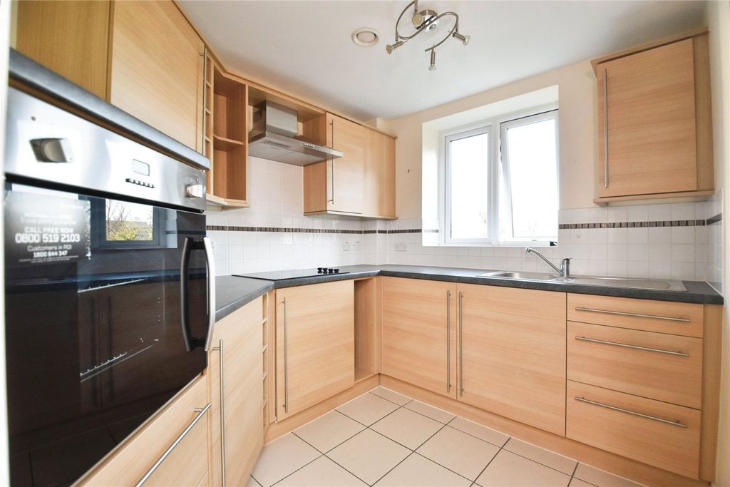 Property photo 3 of 8 Picture No. 13