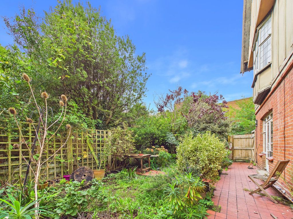 Property photo 1 of 12 Private Garden