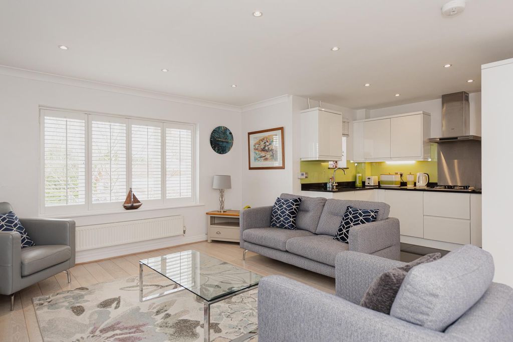 Property photo 2 of 16 Rightmove 6.Jpg