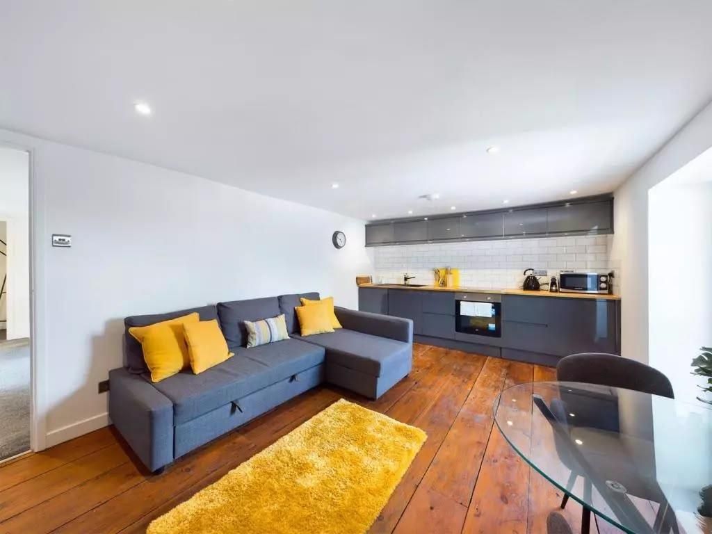 Property photo 3 of 9 103805.Jpg
