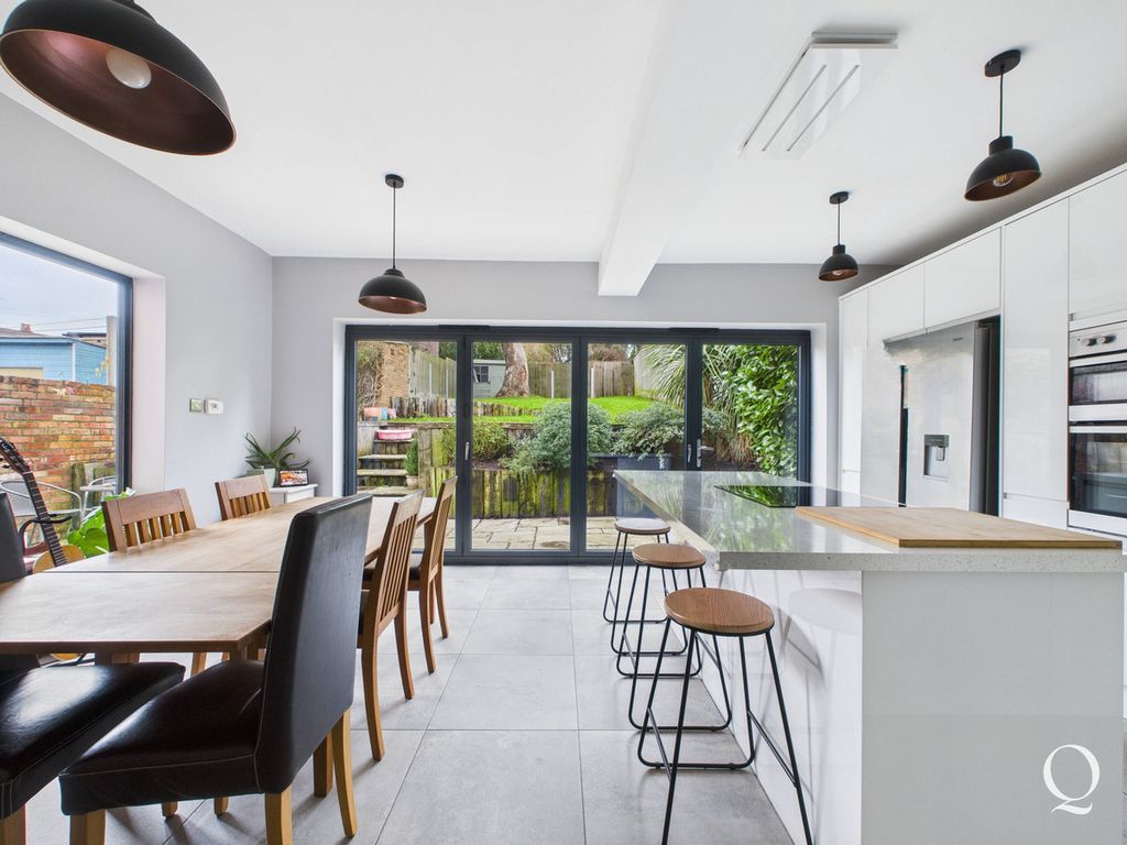 Property photo 3 of 24