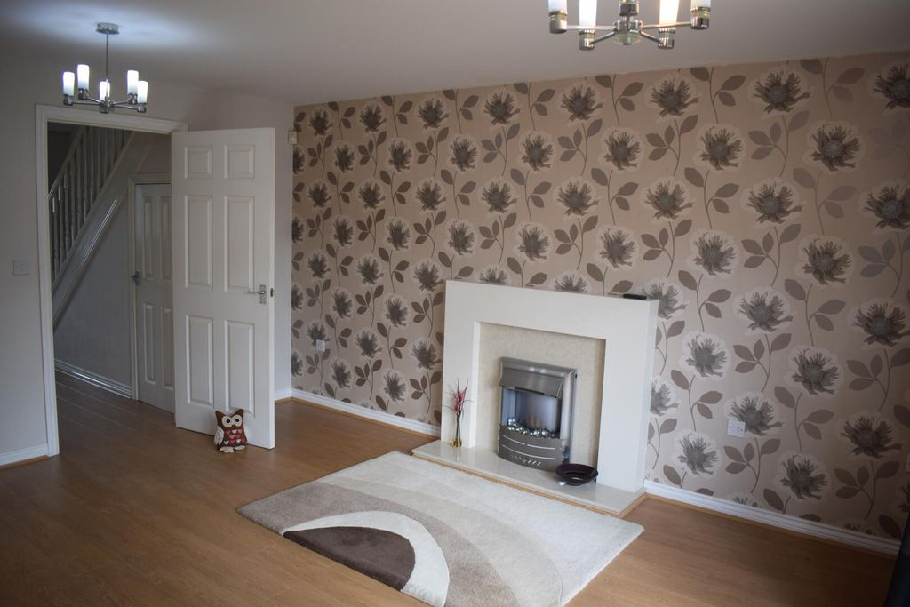 Property photo 3 of 20 Living Room