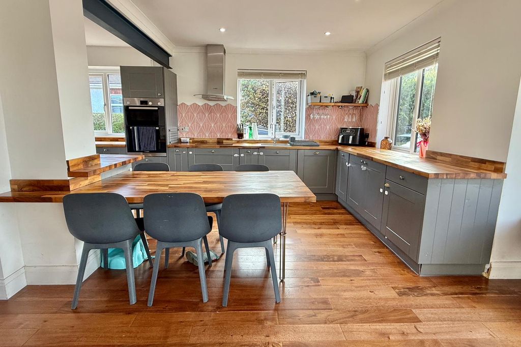 Property photo 2 of 21 Gallery