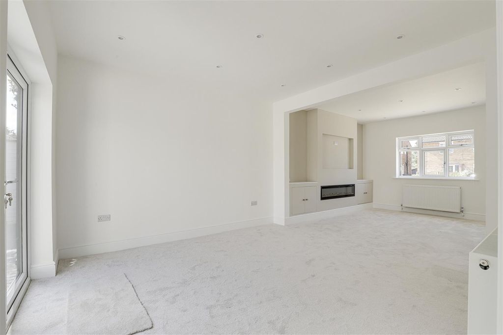 Property photo 3 of 18 21.Jpg