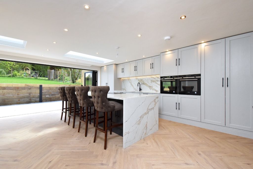 Property photo 2 of 27 5153422