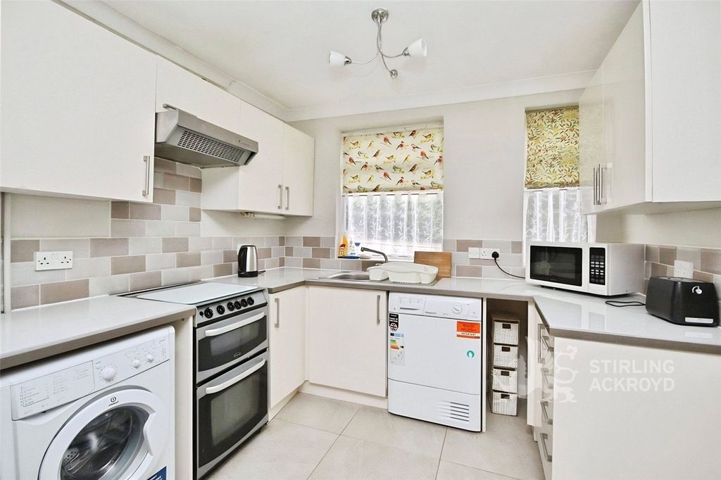 Property photo 2 of 9 Kitchen