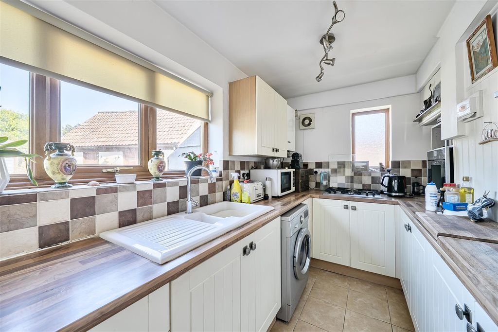 Property photo 2 of 14 Kitchen