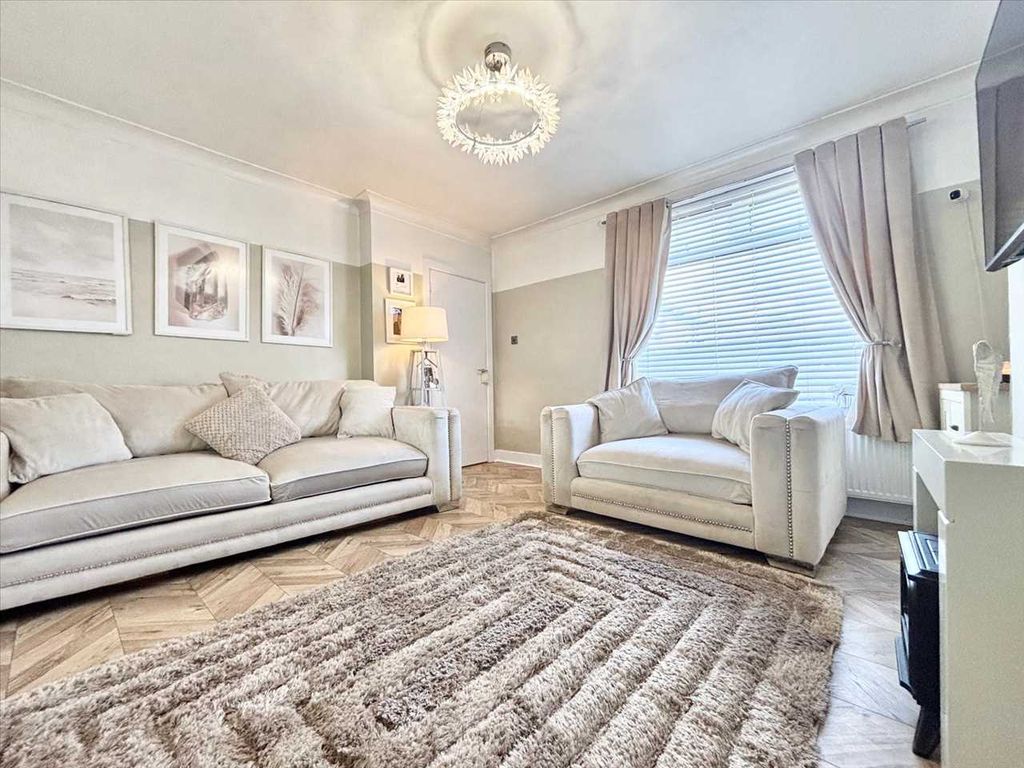 Property photo 2 of 25 Lounge