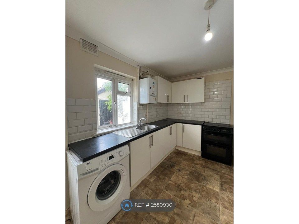 Property photo 2 of 8 Kitchen