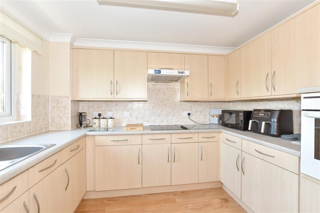 Property photo 3 of 17 Kitchen
