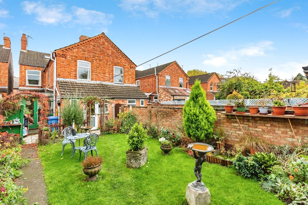 Property photo 2 of 17