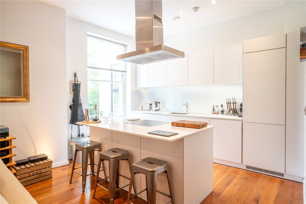 Property photo 3 of 14 Kitchen
