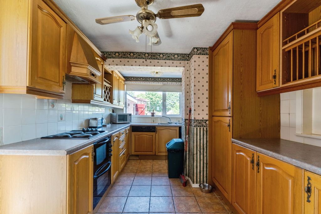 Property photo 3 of 16 Kitchen