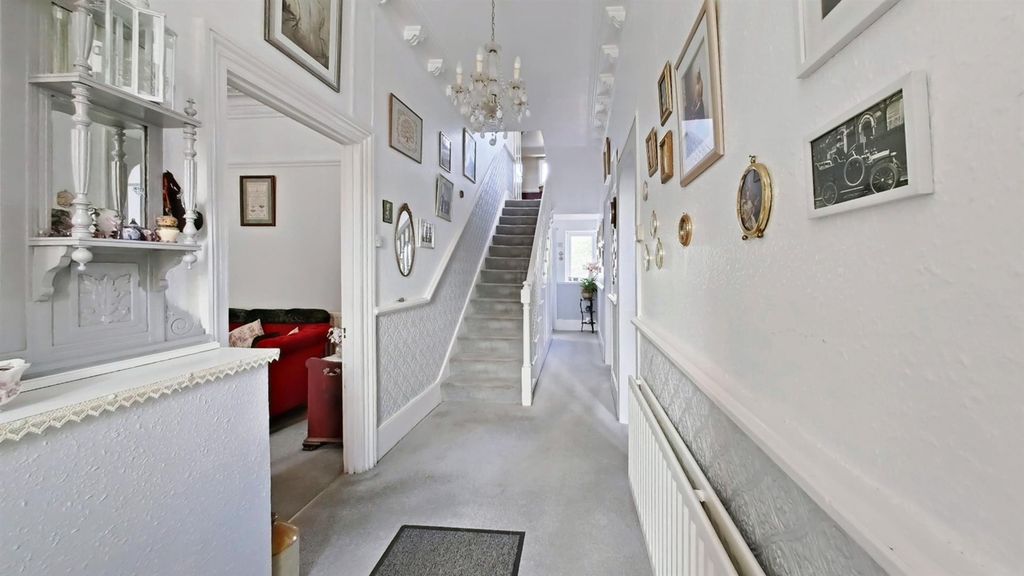Property photo 3 of 21 Hallway