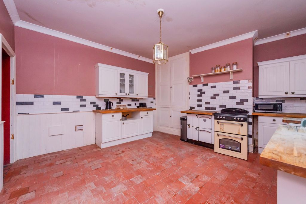 Property photo 2 of 30