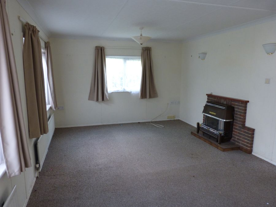 Property photo 3 of 17 Lounge