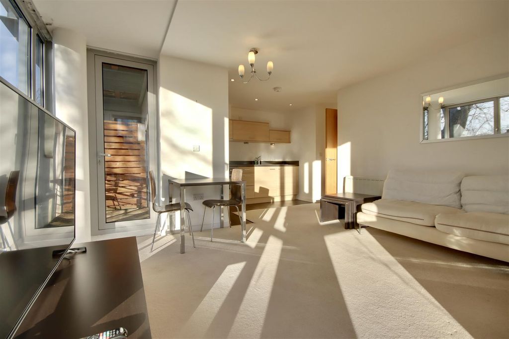 Property photo 2 of 13 6B168792-6A61-42A6-B50C-07F2Bf54F871_1_201_A.Jpeg