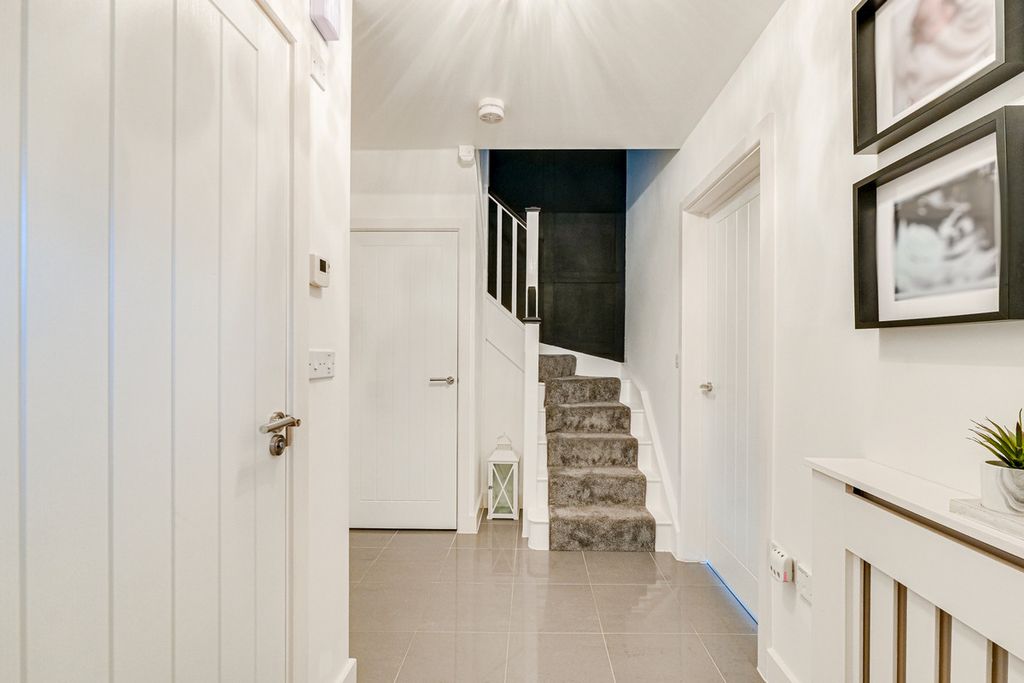 Property photo 2 of 37