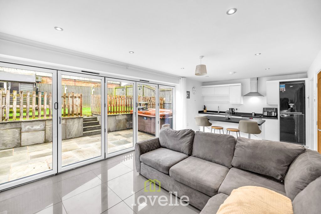 Property photo 2 of 25