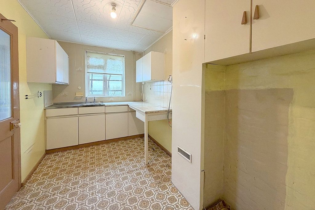 Property photo 3 of 13 Kitchen