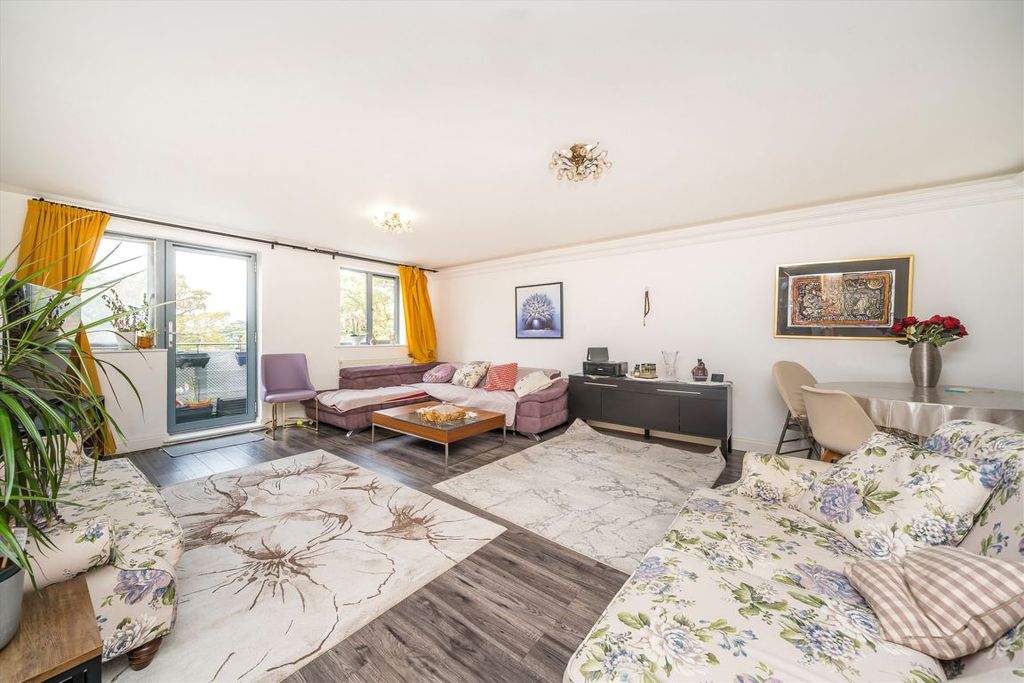 Property photo 2 of 8