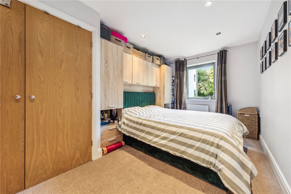 Property photo 3 of 16 Bedroom