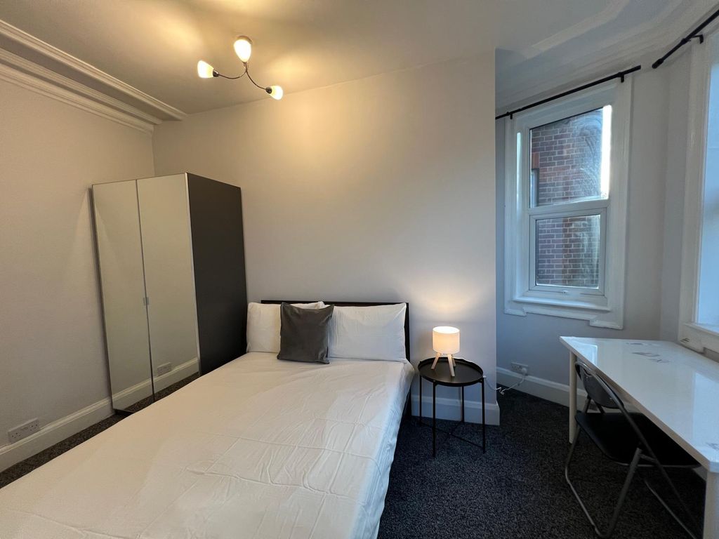 Property photo 3 of 3 Room