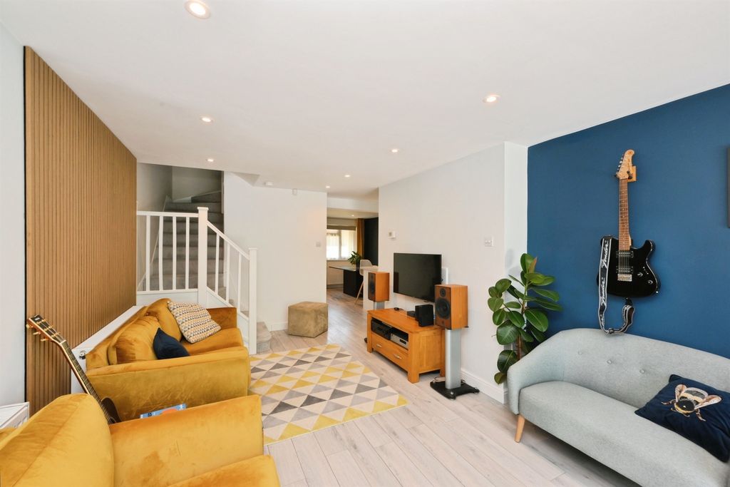 Property photo 3 of 17