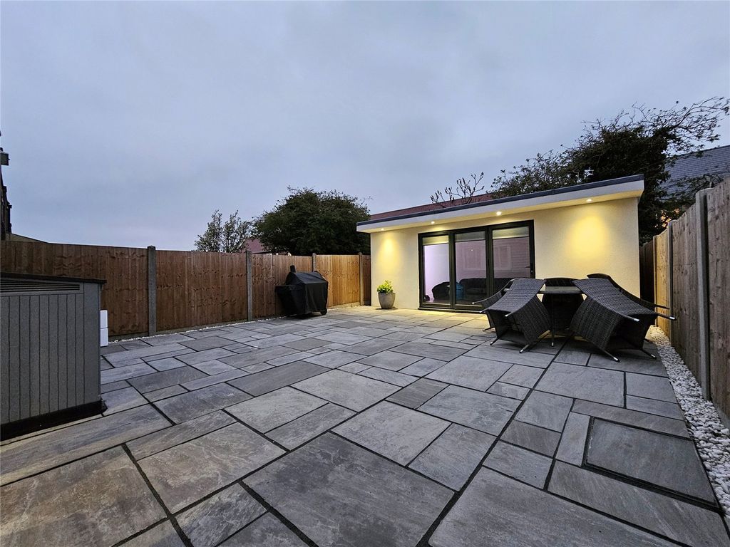 Property photo 2 of 19 Picture No. 27