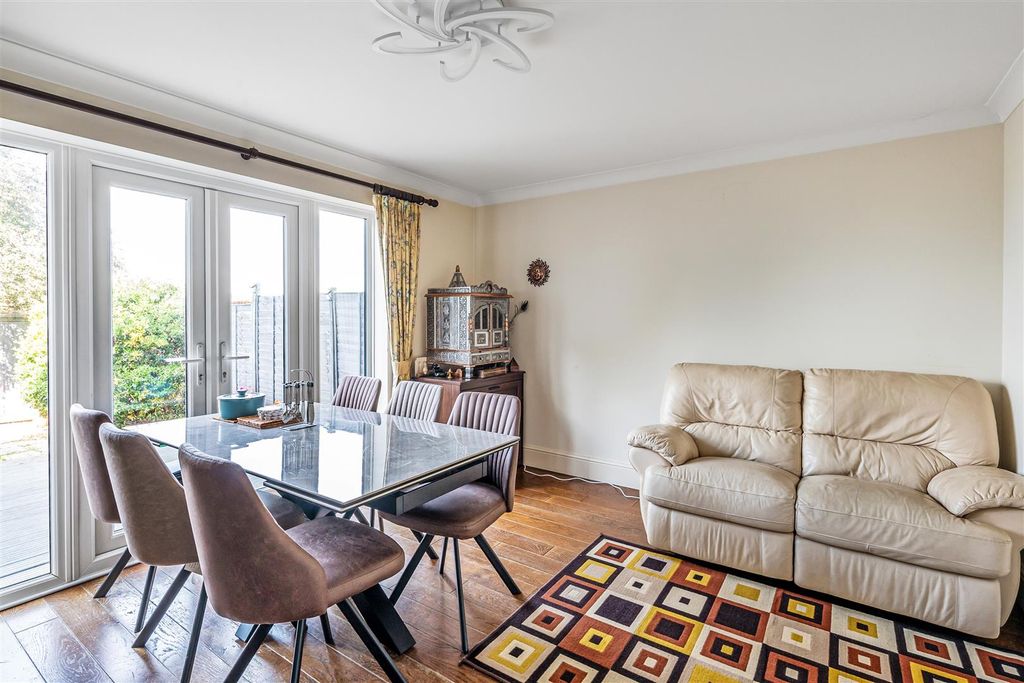 Property photo 3 of 21 38-Courtenay-Ave-6.Jpg