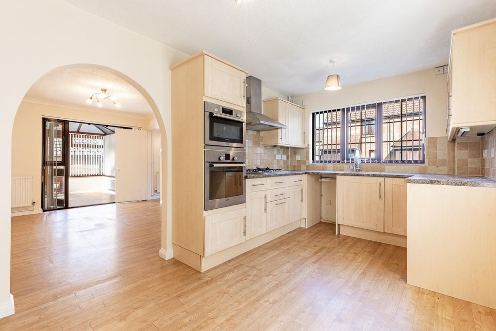 Property photo 2 of 15 Kitchen/Dining Room