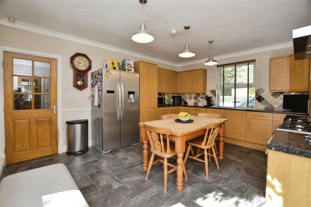 Property photo 2 of 33 Kitchen