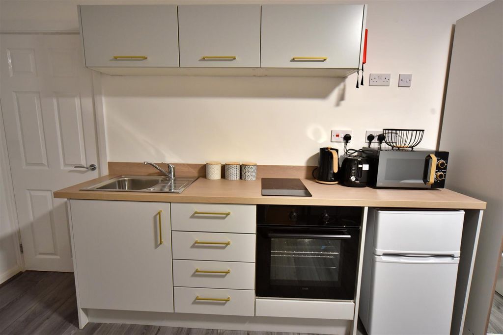 Property photo 3 of 5 165Ar_Room06_04.Jpg