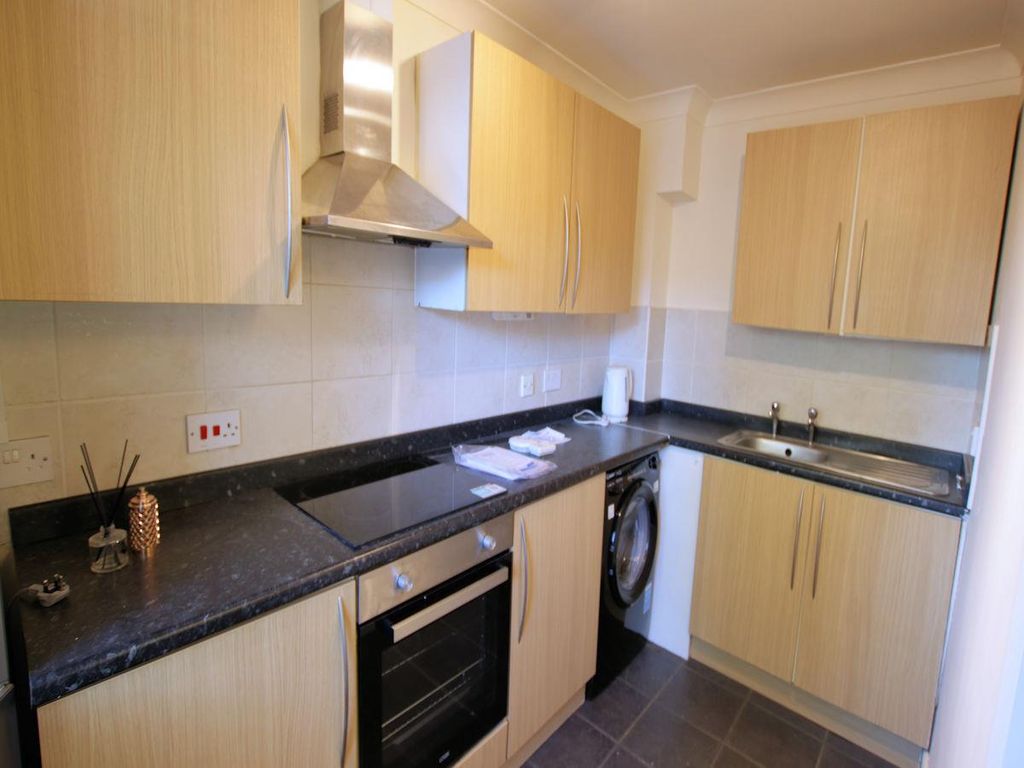 Property photo 2 of 8 Kitchen.Jpg