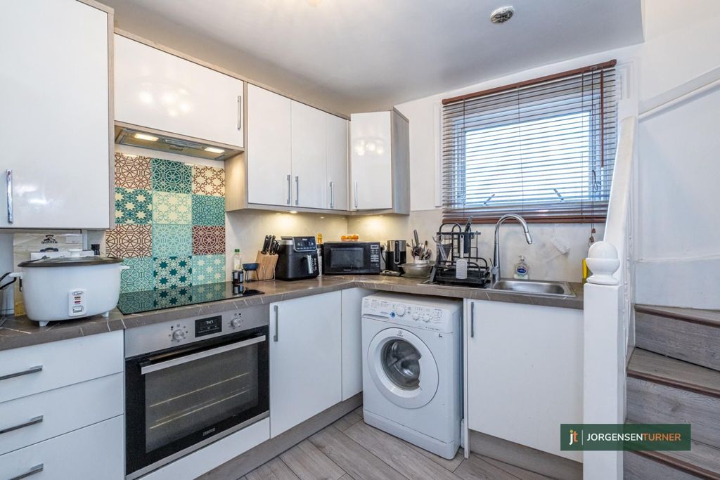 Property photo 3 of 7 Kitchen .Jpg