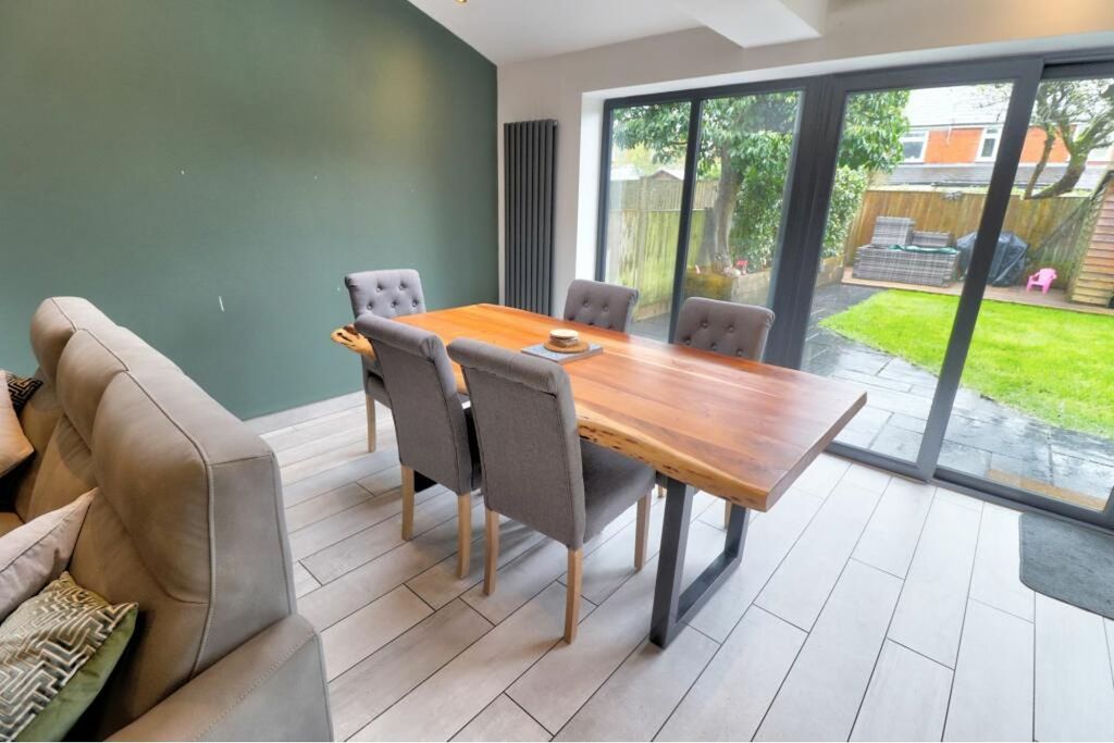 Property photo 2 of 33