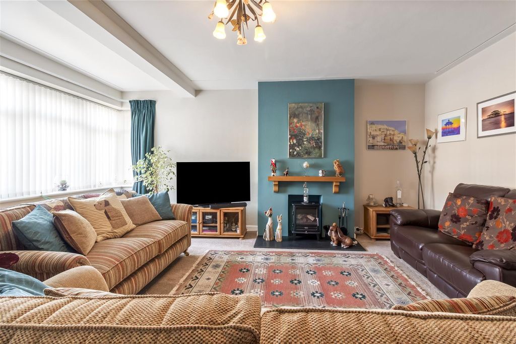 Property photo 3 of 21 2 Glouster Court-002.Jpg