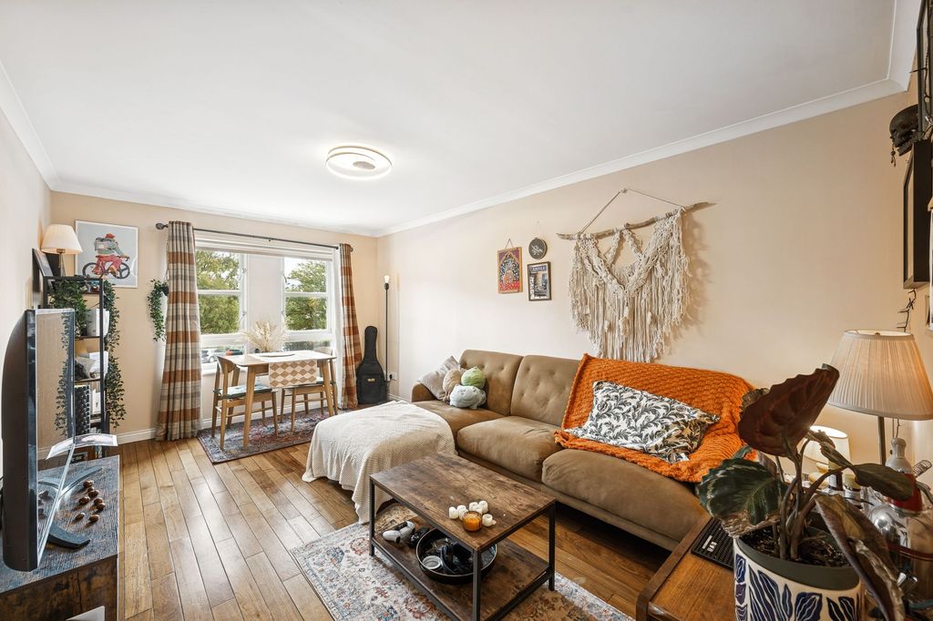 Property photo 3 of 25