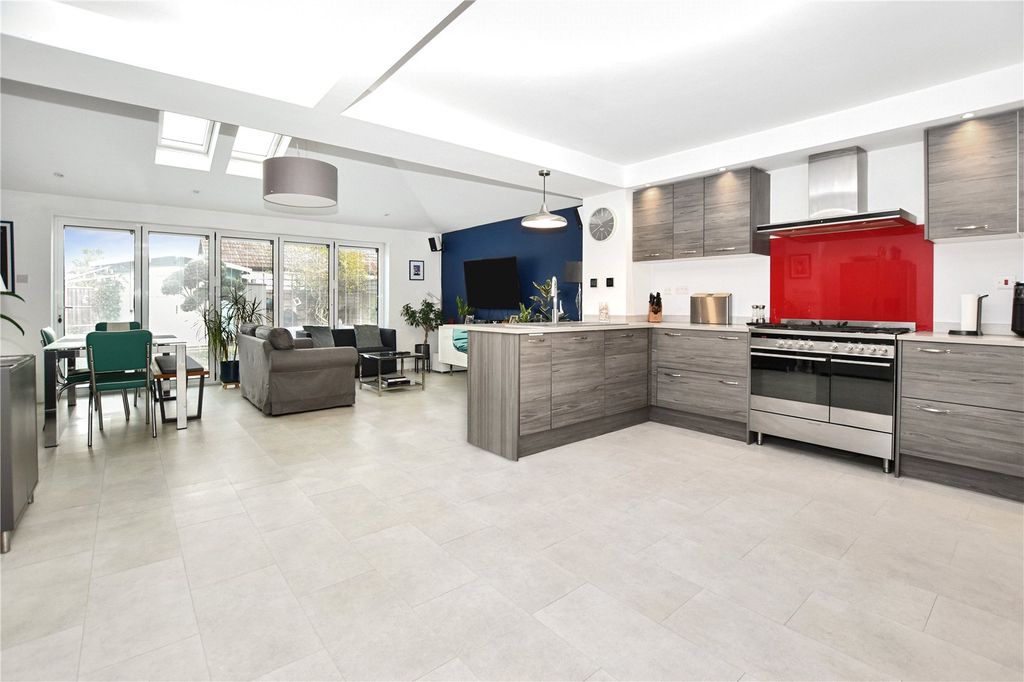 Property photo 2 of 22 Picture No. 28