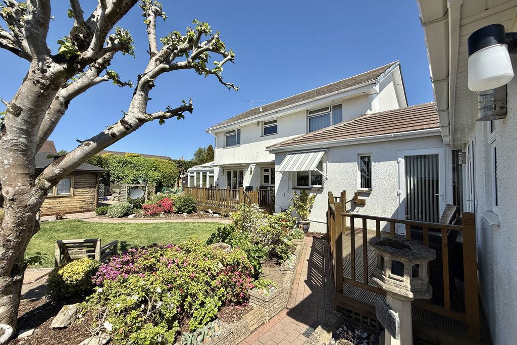 Property photo 1 of 31 5 Bedroom Detached For Sale
