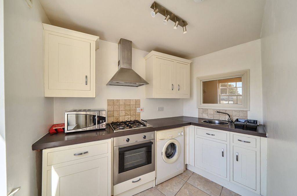 Property photo 3 of 9 1509203-12-6A7Eff...