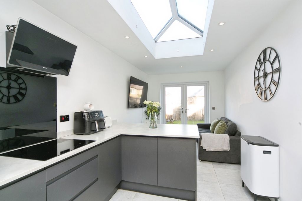 Property photo 3 of 17 Photo