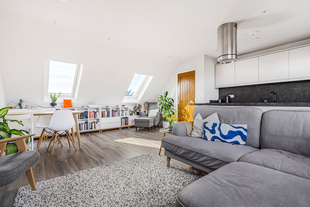 Property photo 2 of 22 674885