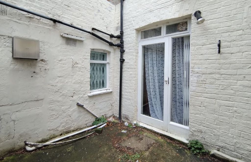 Property photo 2 of 3