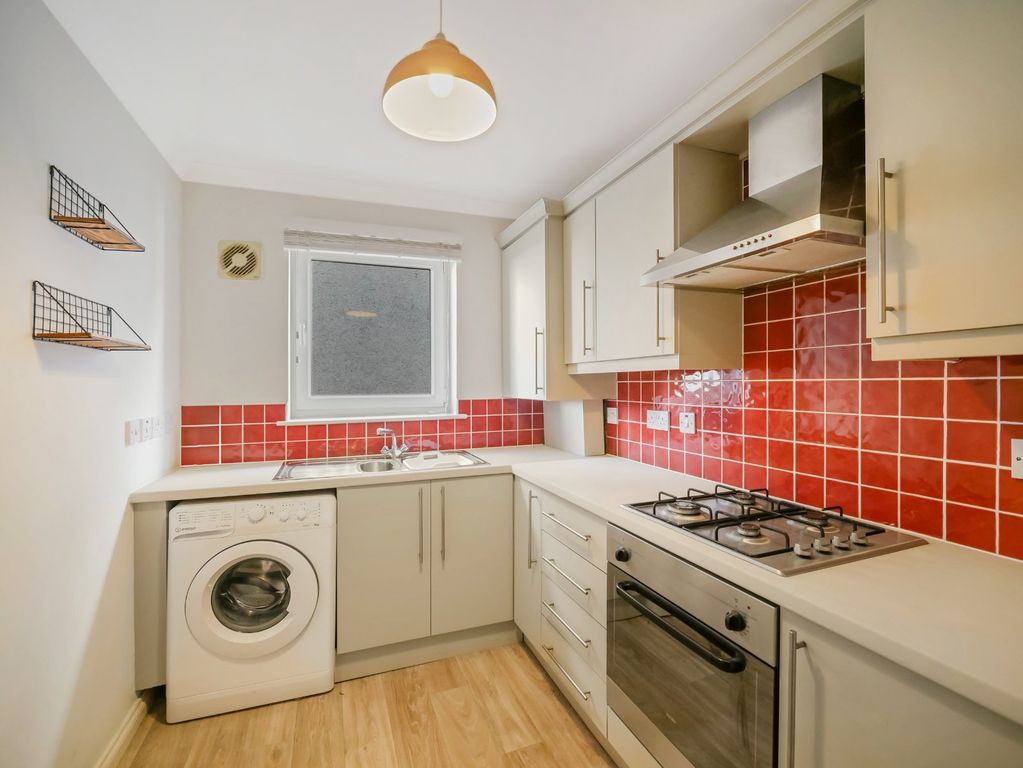 Property photo 3 of 11 Kitchen