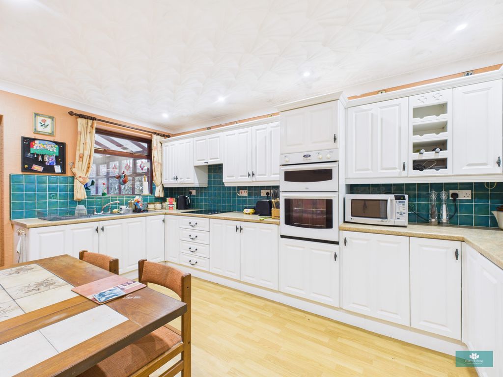 Property photo 2 of 19 Photo 28