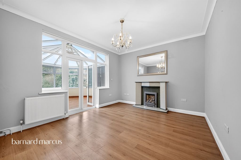 Property photo 2 of 20